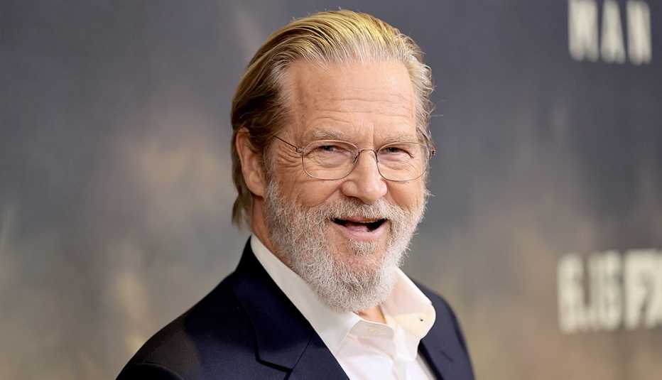 Jeff Bridges smiles on the red carpet at The Old Man Season 1 NYC Tastemaker Event in New York City