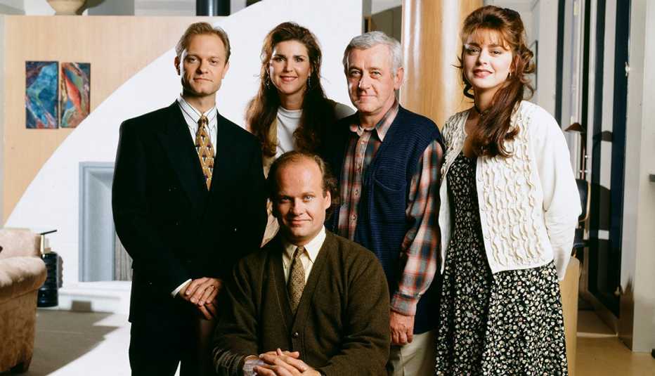david hyde pierce peri gilpin john mahoney jane leeves and kelsey grammer in a group cast portrait for the nbc television series frasier