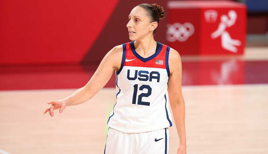 diana taurasi reacts while on the court during the women's gold medal game at the tokyo 2020 olympic games