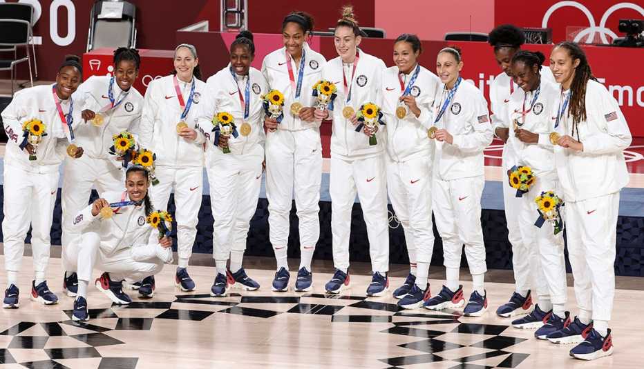 players on the united states women's basketball team celebrate their gold medal at the tokyo 2020 olympics