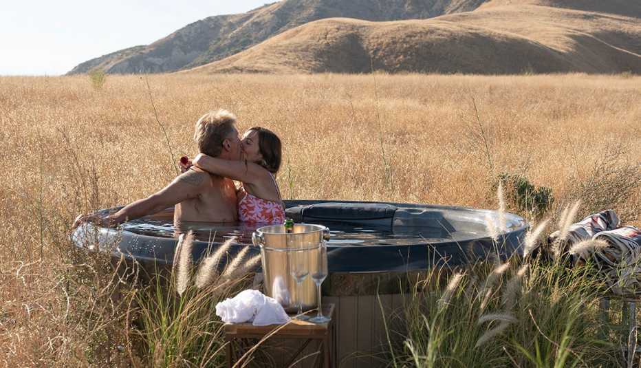 Gerry Turner and Leslie kissing in a hot tub on "The Golden Bachelor."