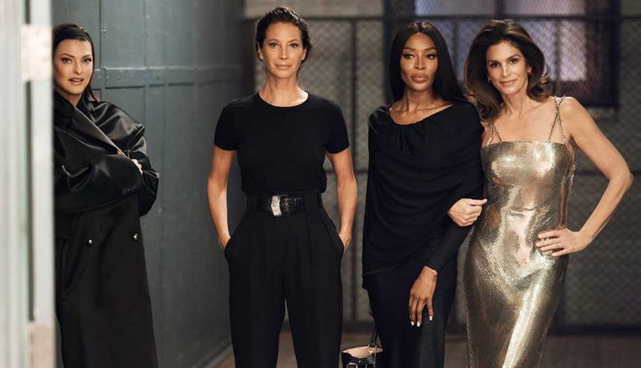 linda evangelista christy turlington naomi campbell and cindy crawford pose for a photo together in the apple tv plus documentary series the super models