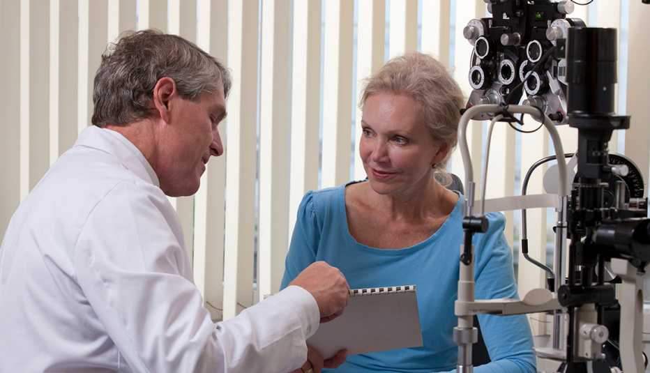 Ophthalmologist counseling mature patient regarding her eye condition.