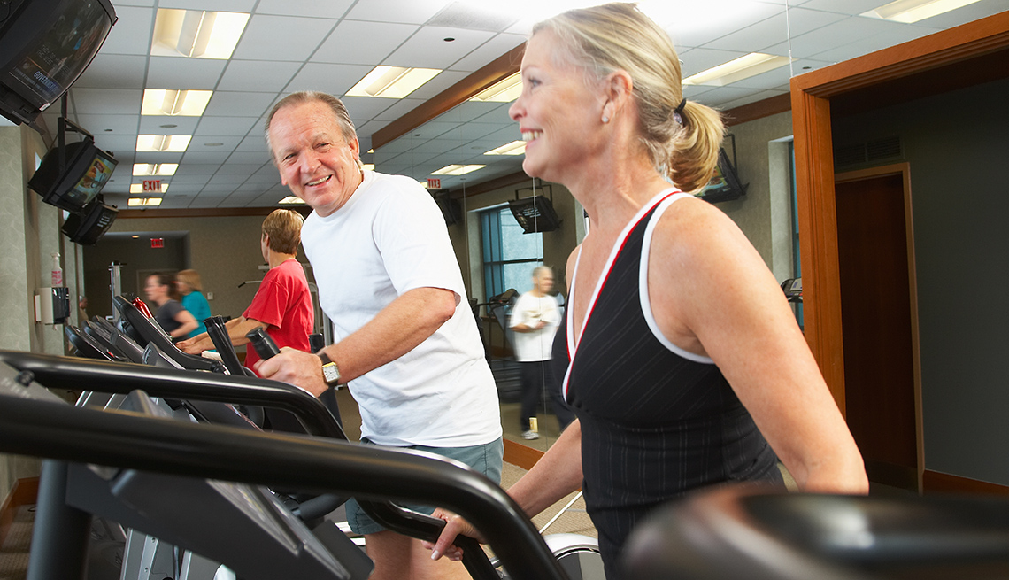 couple-exercising-on-elliptical-in-gym