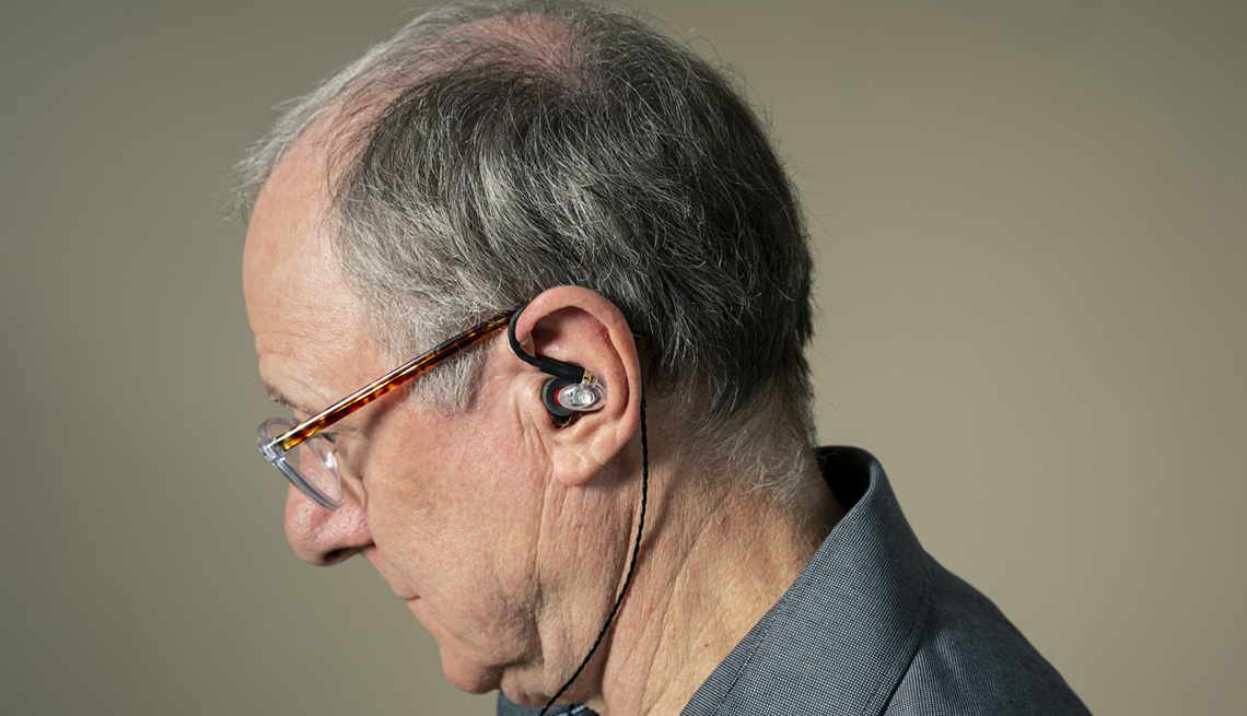 A person with headphones in his ear to help treat tinnitus