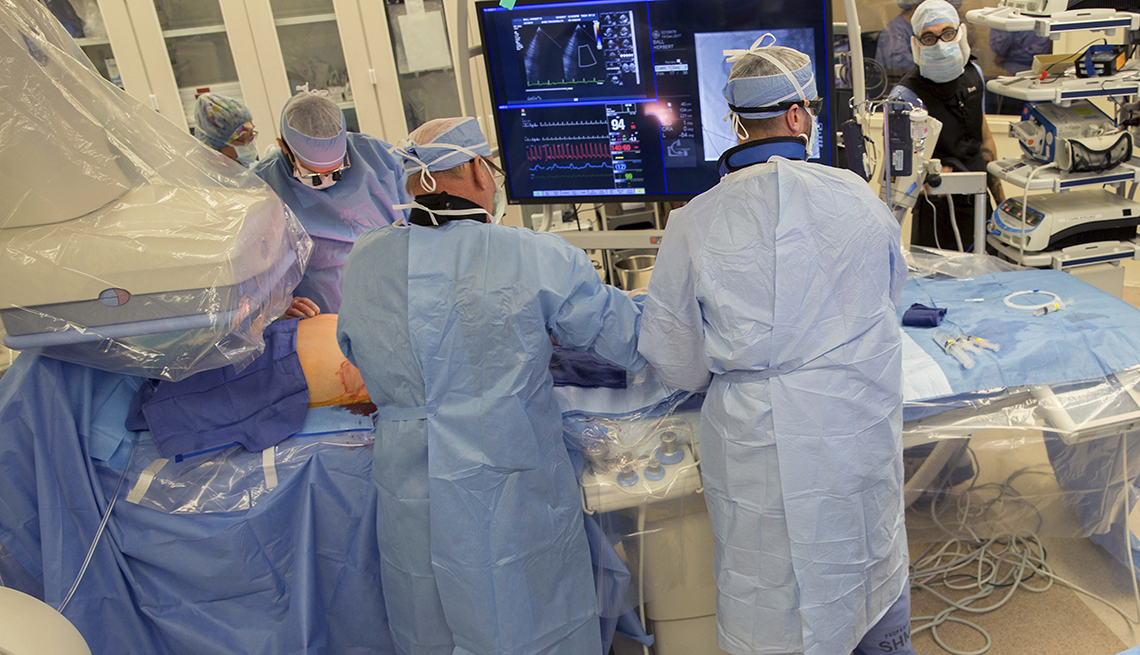 Operating room heart valve surgery 