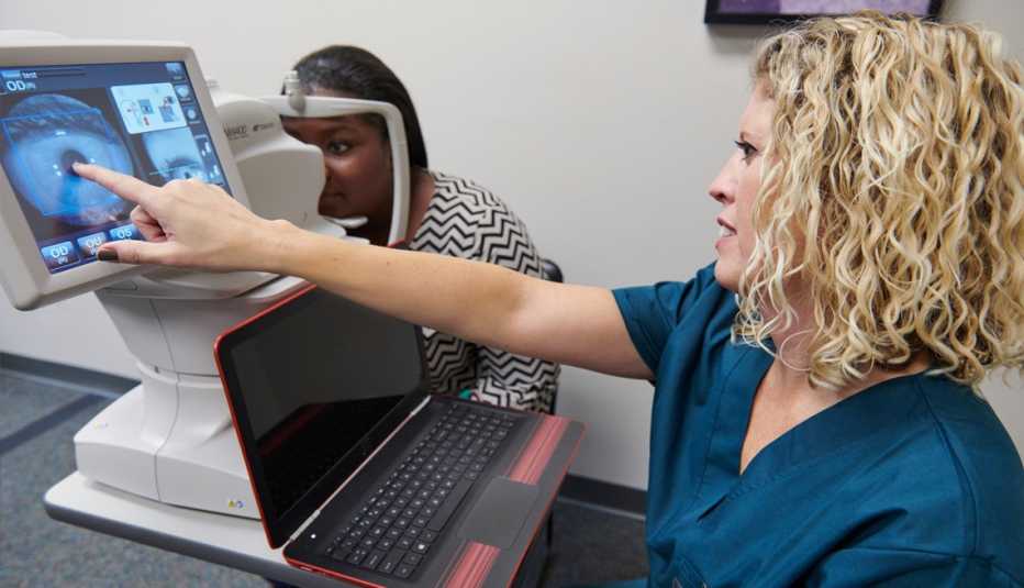 a woman demonstrates a computer program that detects eye disease