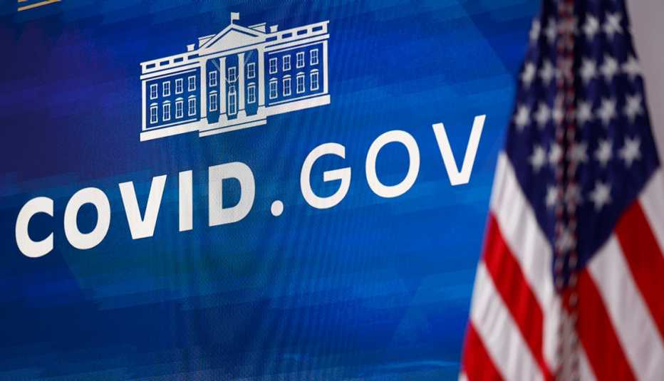 a video screen showing the white house logo and covid dot gov title from the press conference announcement of launch