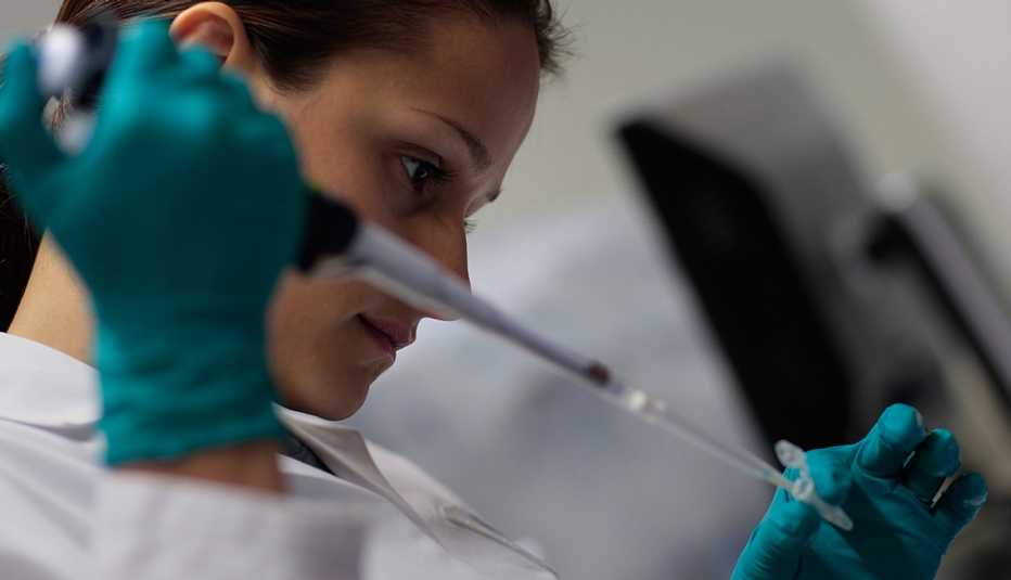 scientist working to create hiv vaccine