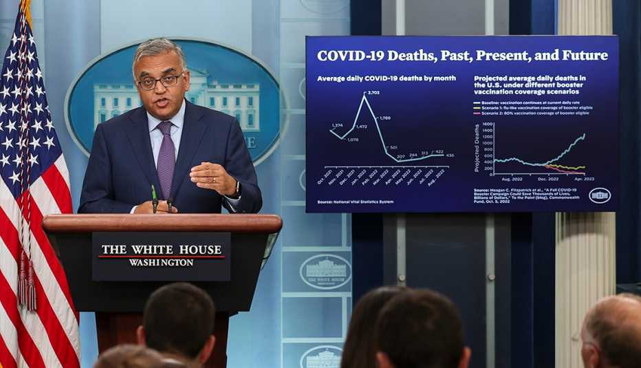 covid czar giving a press conference in the white house briefing room