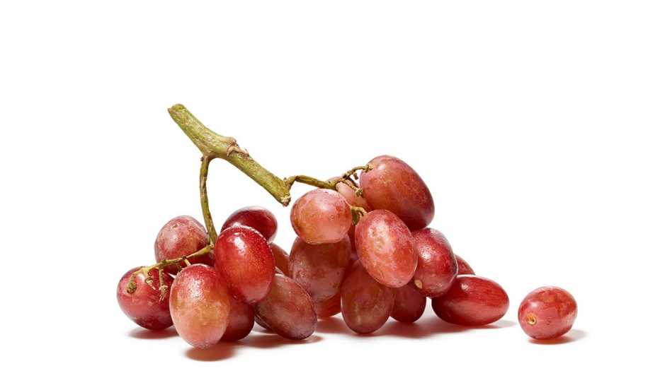 Red grapes on a stem, Foods That Fight Cancer 