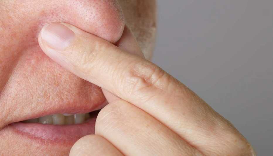Holding your nose, Yuck Factor Facts Fix Act Now Bad Breath
