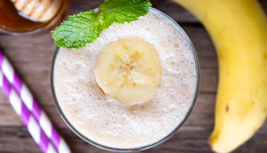 image of a smoothie with banana and mint