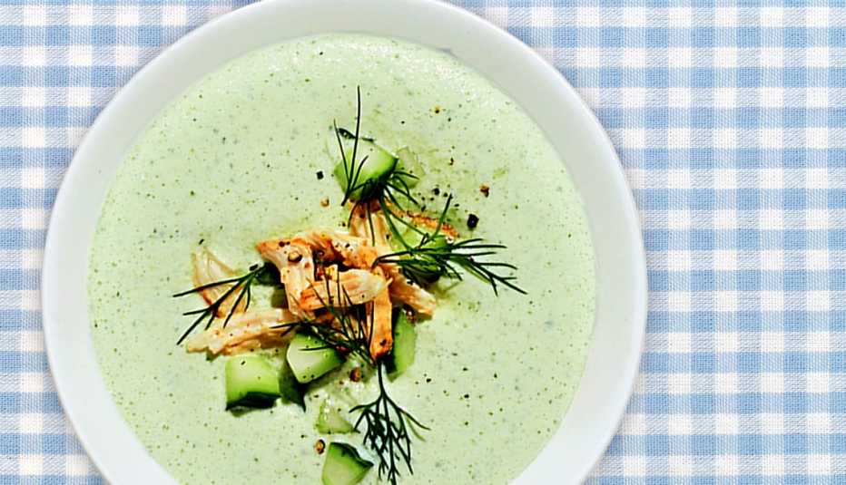 bowl of cucumber dill no cook soup on a table