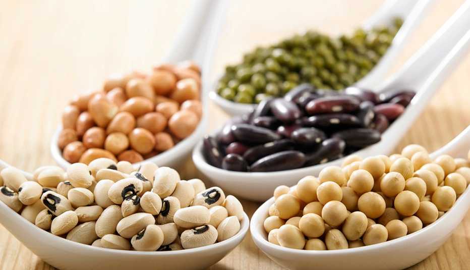 various legumes including black eyed peas chickpeas and green lentils