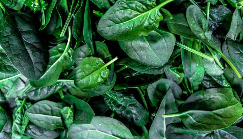 full frame shot of spinach leaves