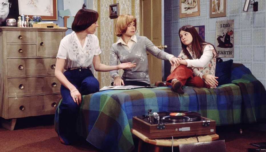 Mckenzie Phillips, Bonnie Franklin and Valerie Bertinelli in 'One Day at a Time'