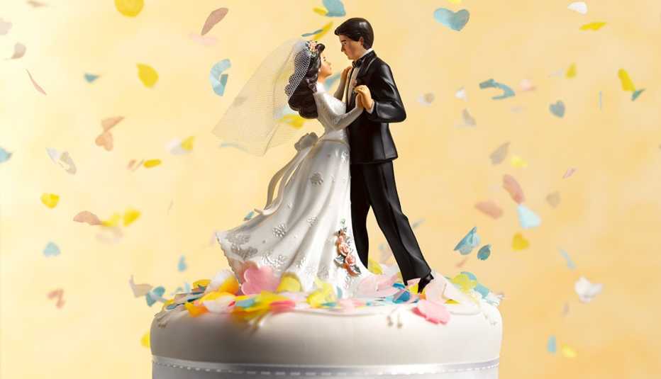 A bride and groom figurines dance cake