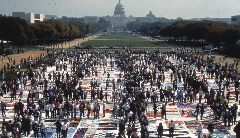 The AIDS Memorial Quilt spans across the entire National Mall in October 1996. (