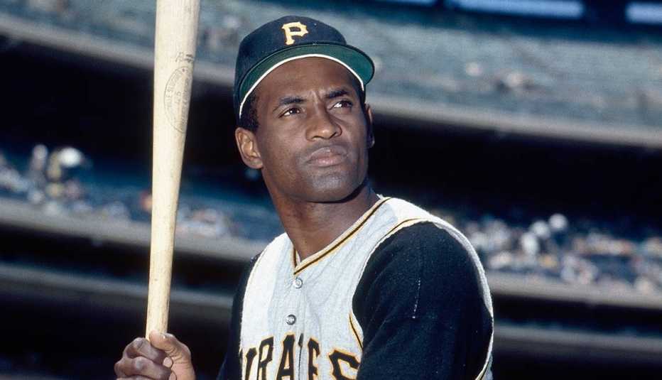 roberto clemente the first latino player to be inducted into the u s baseball hall of fame