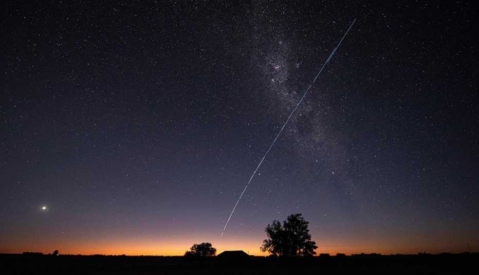 long exposure image of starlink satellites passing over uruguay