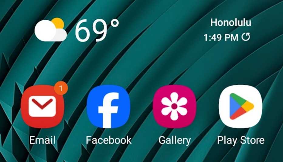 android screengrab showing widgets on the home screen