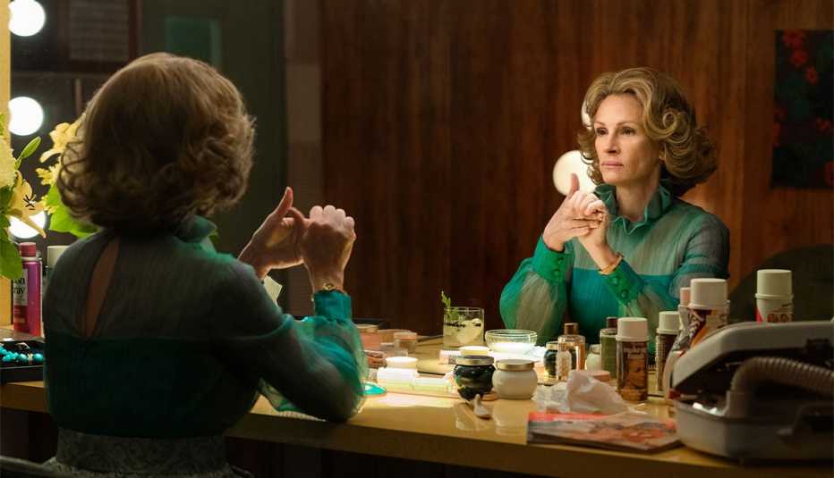 julia roberts looks into a mirror on the set of gaslit