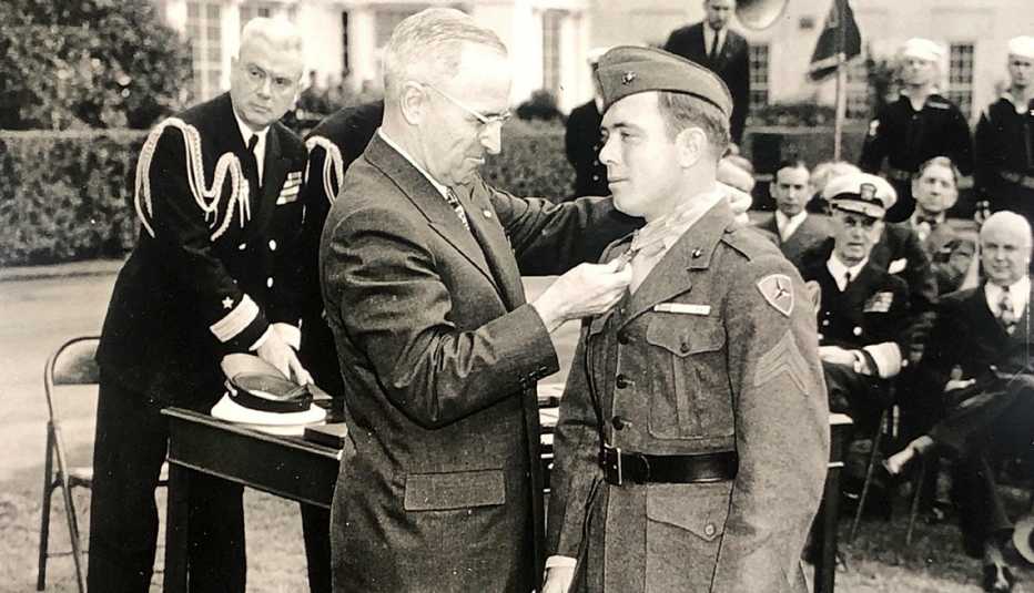 Hershel Williams is awarded the Medal of Honor from President Harry Truman