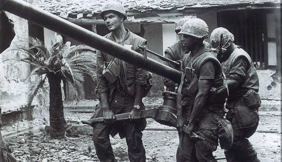 People fighting in the Vietnam War