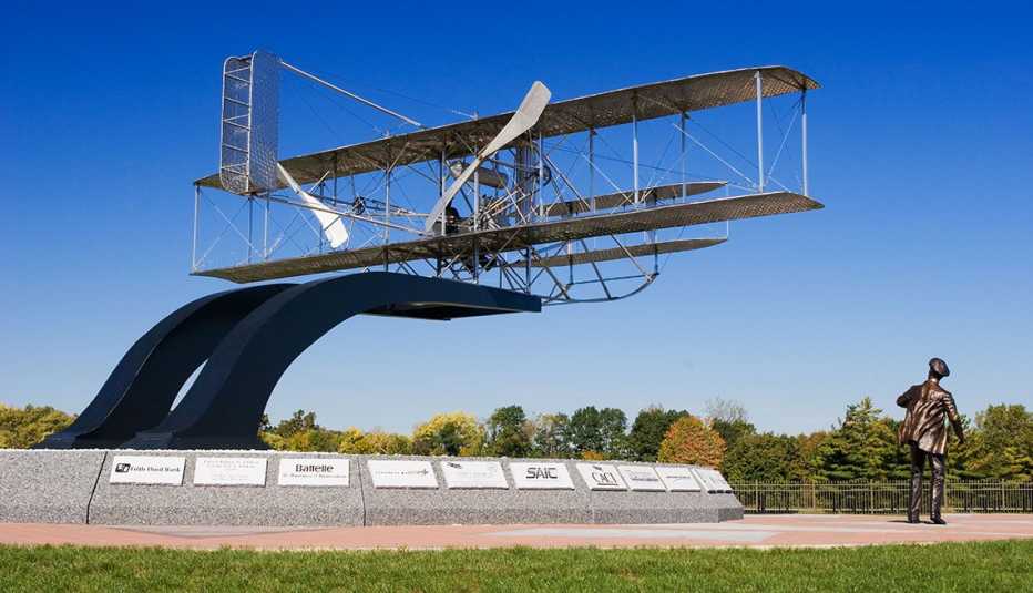 a life-size sculpture of one of the wright brothers' planes 