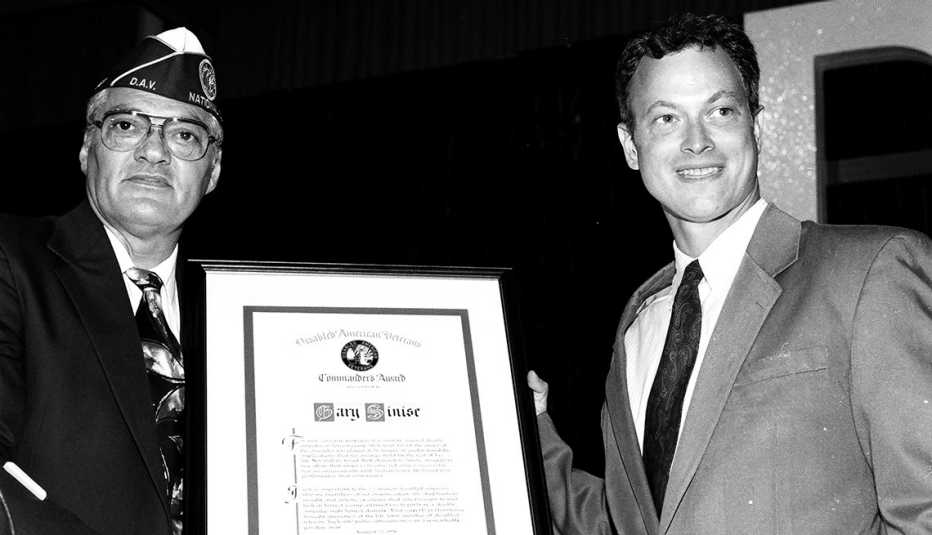 Gary Sinise received the Disabled American Veterans' National Commanders Award in 1994.