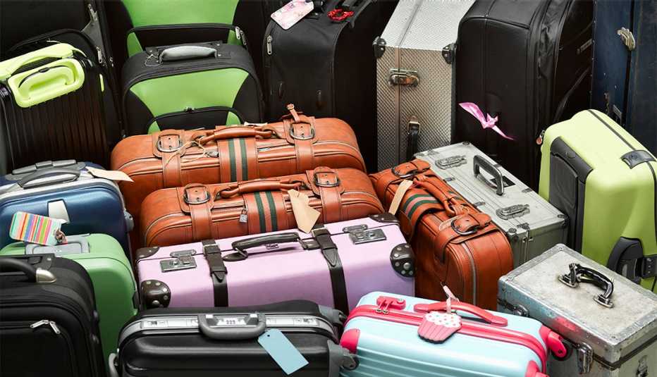 Overview of colorful suitcases
