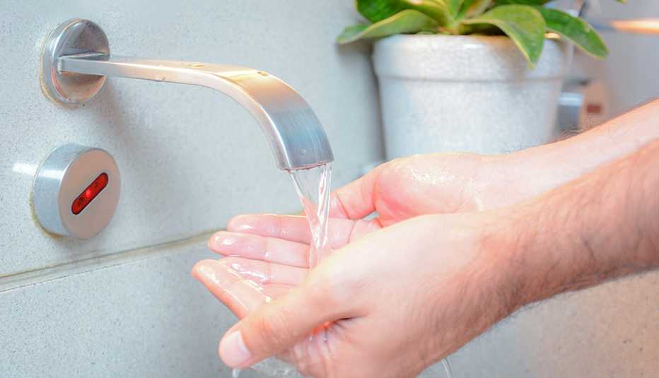 Hand washing - touchless faucet