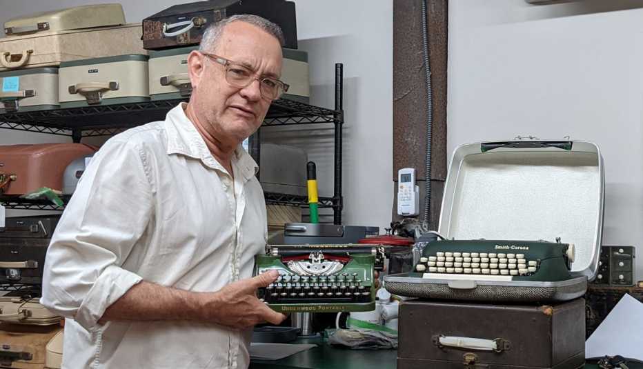 actor tom hanks is a typewriter collector and visted owner kirk jacksons nashville typewriter shop