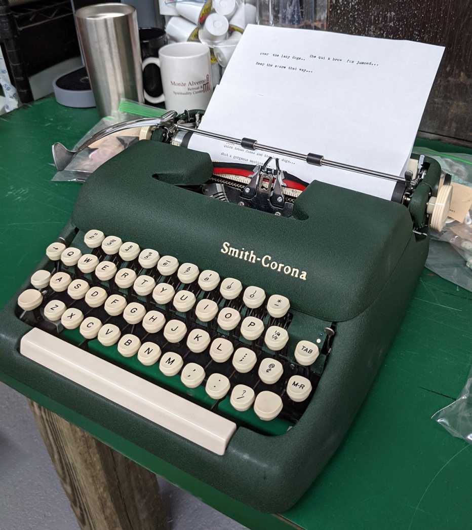 a photo of a typewriter