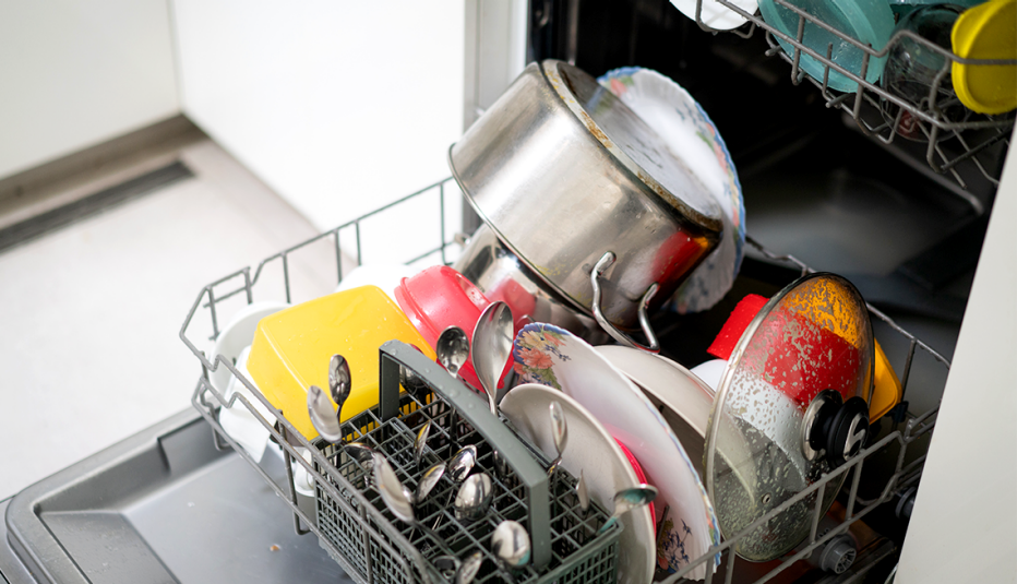 Common Dish Cleaning Mistakes You Could Be Making