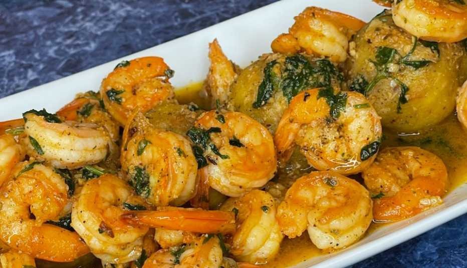 Garlic shrimp on a serving dish