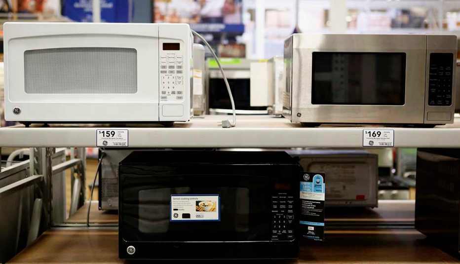 General Electric Co. (GE) microwave ovens are displayed for sale at a Lowe's Cos. store in Torrance, California, U.S, on Thursday, Oct. 17, 2013. 