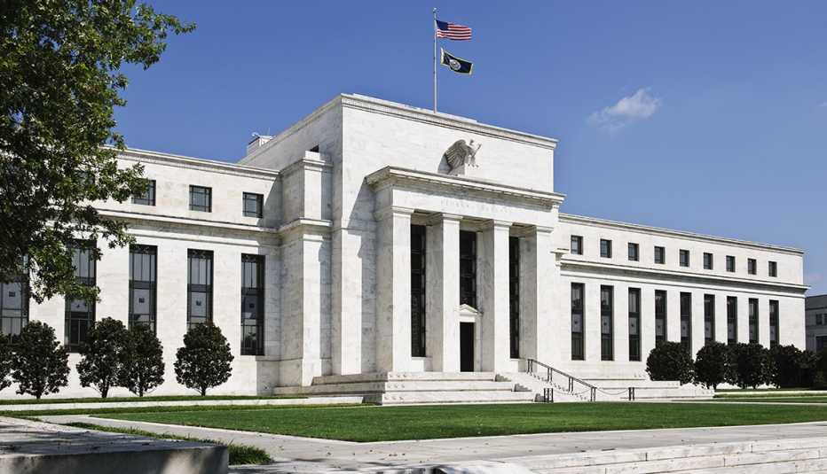 exterior of the Federal Reserve Building in Washington D.C.