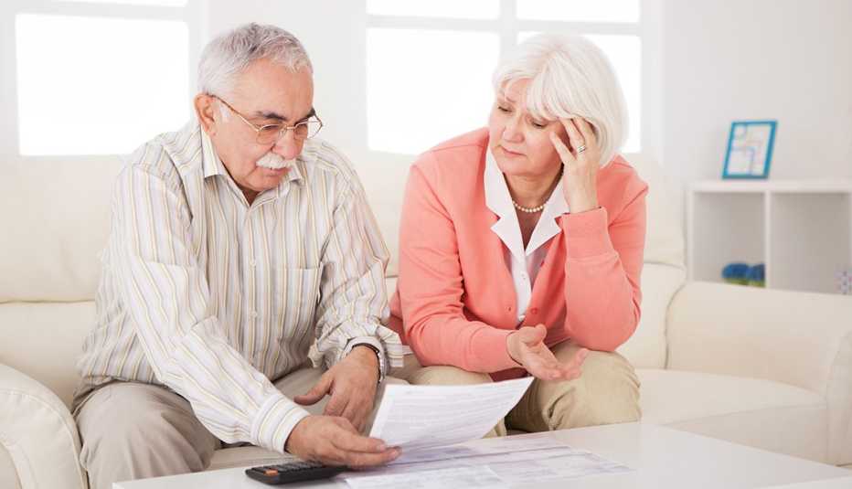 couple worrying about bankruptcy