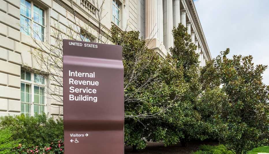 The IRS Service Building on Constitution Avenue in Washington DC.