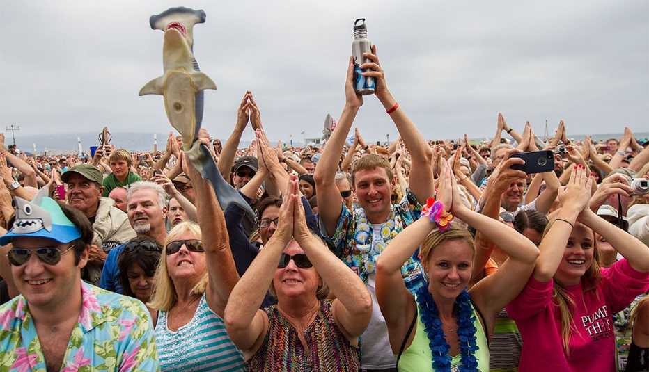 Fans of varying ages cheer Jimmy Buffett at FinFest 