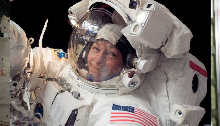 Peggy Whitson Sets Record for Time in Space