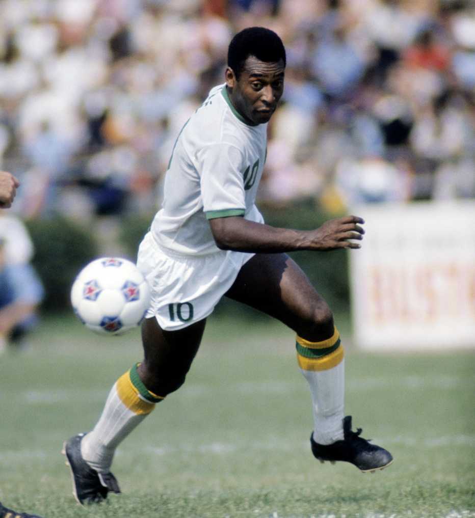 a photo of soccer player pele playing for the new york cosmos