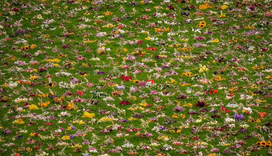 Flowers from well-wishers flank the Long Walk in Windsor Castle
