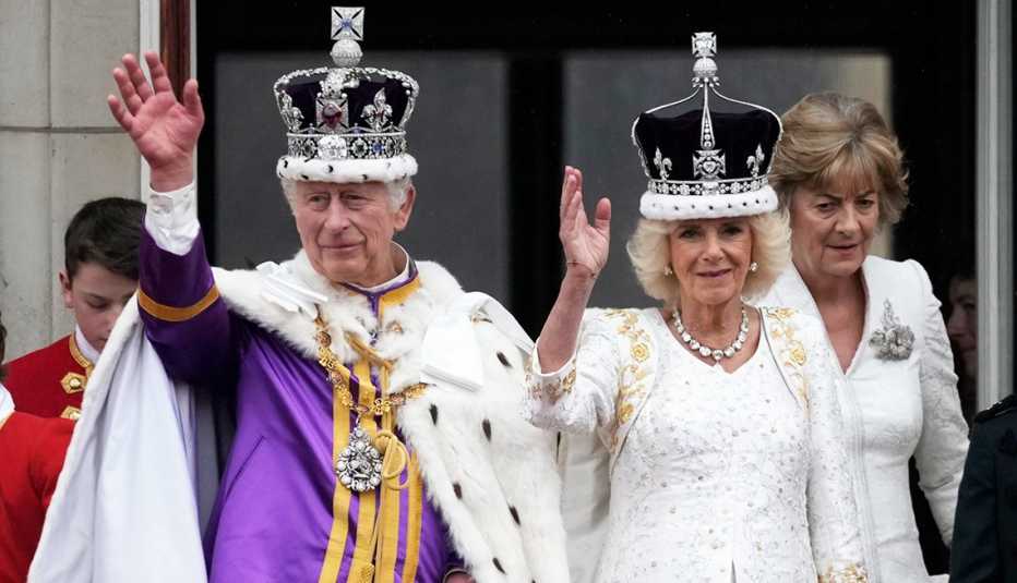 King Charles III and Queen Camilla wave to onlookers from the Buckingham Palace balcony.