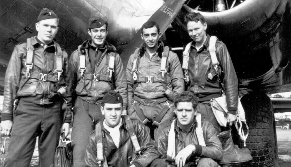 world war two photo of six airmen from captain federico gonzalez bombing group he is the only survivor