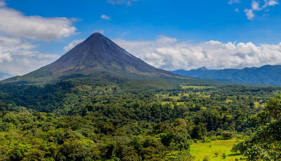 the arenal volcano and lake in central costa rica