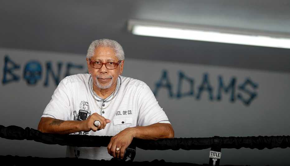 Boxing trainer Kenny Adams works at a gym Wednesday, Oct. 3, 2018, in Las Vegas. 
