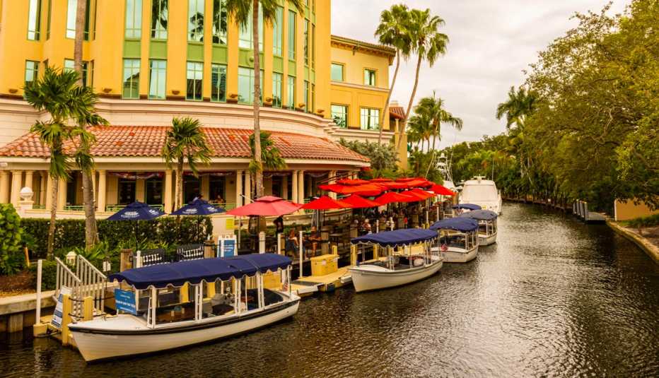 gondola rides out side a waterfront restaurant in fort lauderdale florida